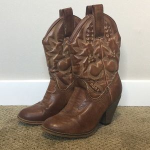 Call it Spring cowgirl boots.